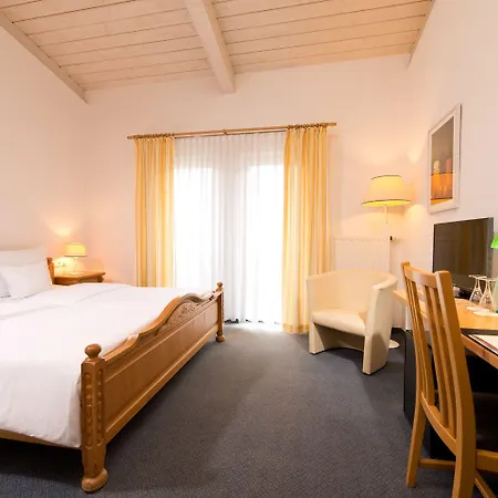 ホテルパーク シュタットブラウエライ 4*